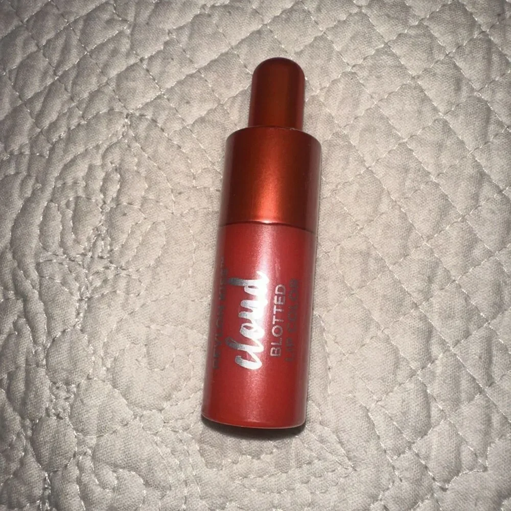 Revlon Kiss Cloud Blotted Lip Color Lipstick 008 Airy Scarlet Sealed